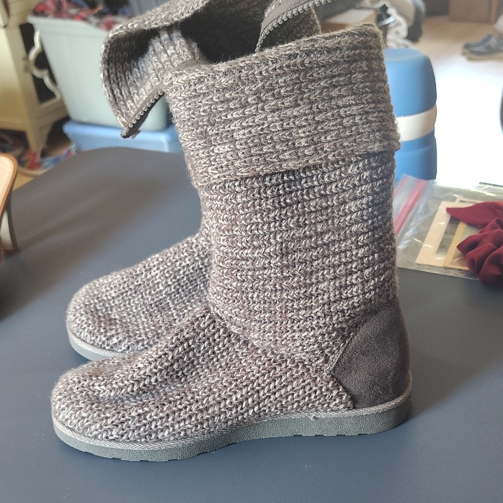 Kohl's Gray Cozy Fold Over Knit Boots 7 EUC